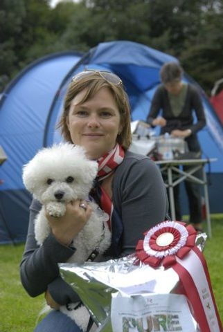 











10. september 2011, Lyngby Hundeklub: Emma (White Life's Take A Chance On Me) og Anne: Klubmestre i Rally O for let øvede - efter at have deltaget bare tre gange!